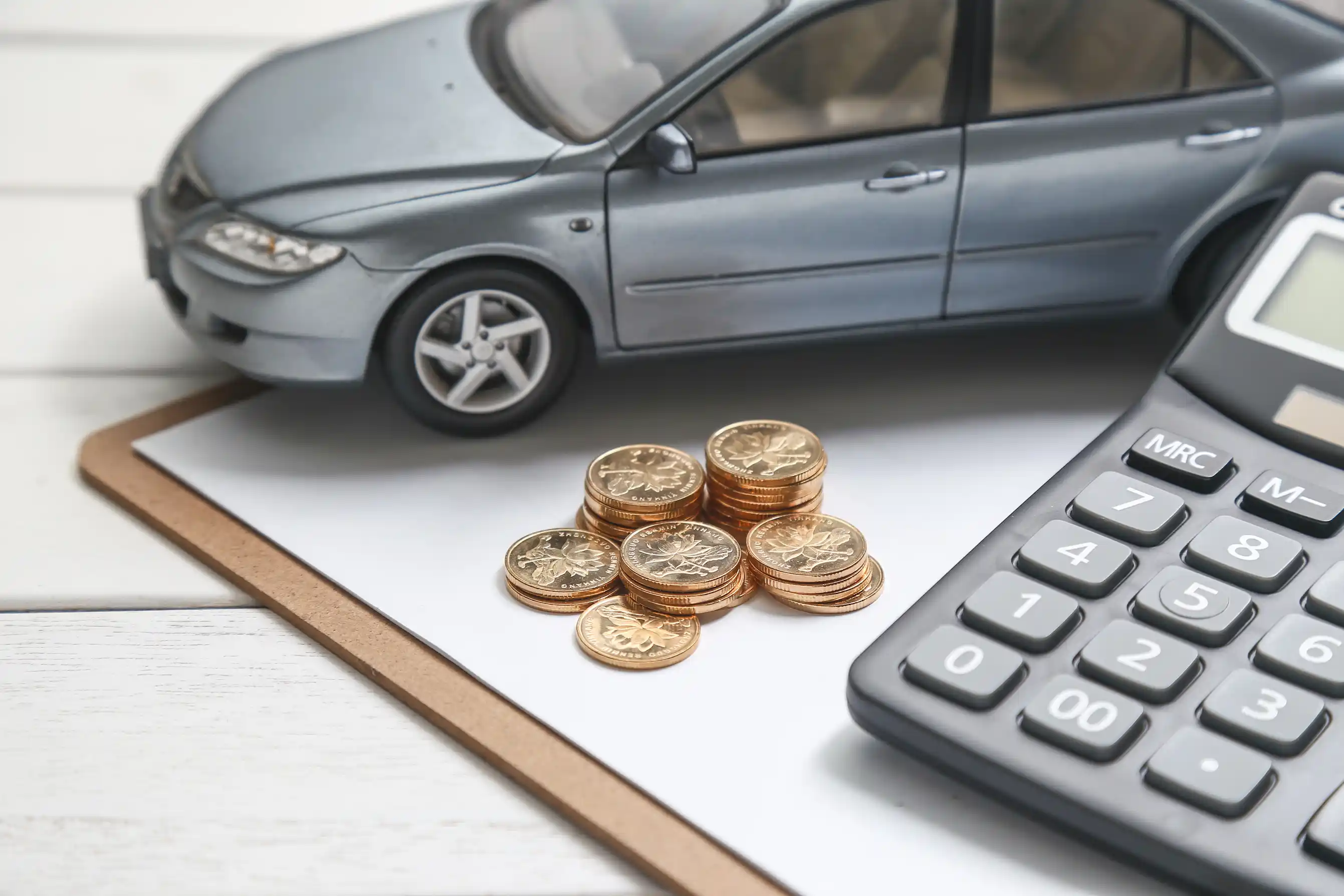 Por que é tão caro financiar um carro no Brasil? Entenda o que pesa nas parcelas