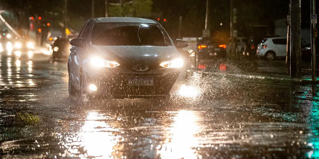 Carro + chuva: dicas para você dirigir com mais segurança