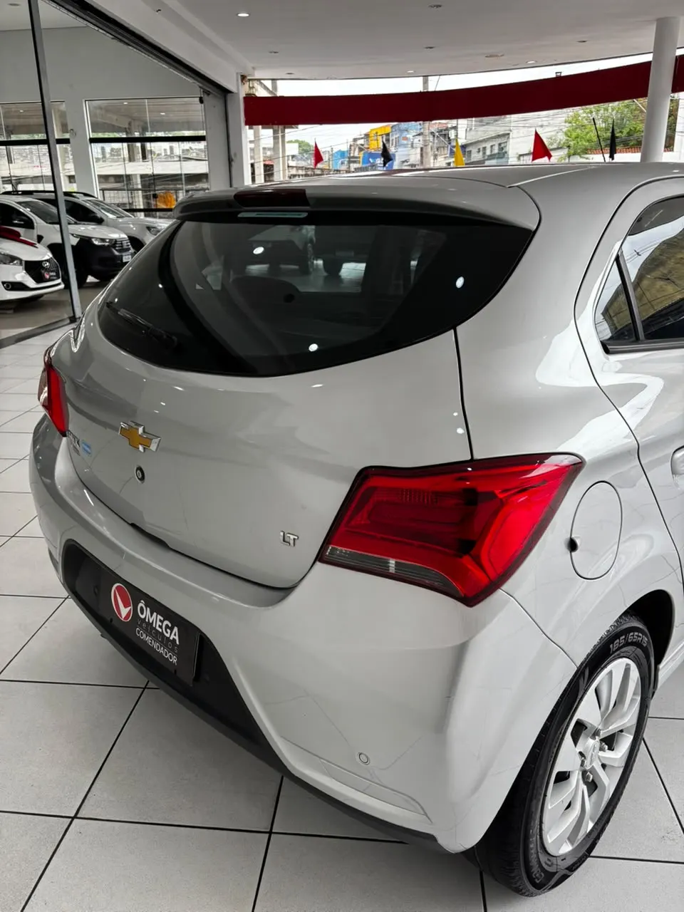 Chevrolet Onix LT 1.4 8V Flex Automático 2018 - imagem 3